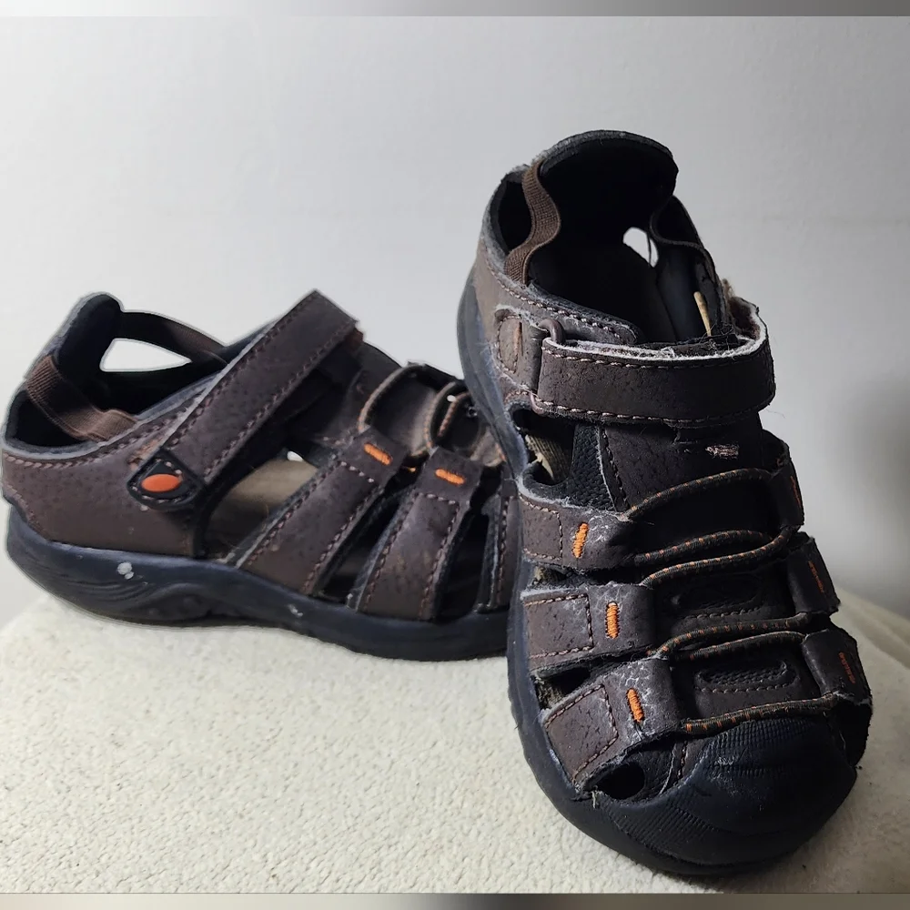 Boys Brown Falls Creek Closed Toe Sandals Size 10